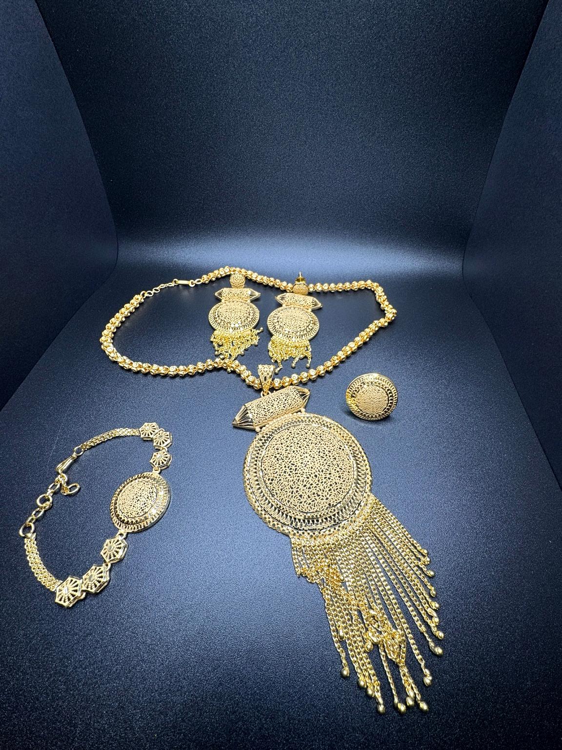 Royal Filigree Cascade Gold Set