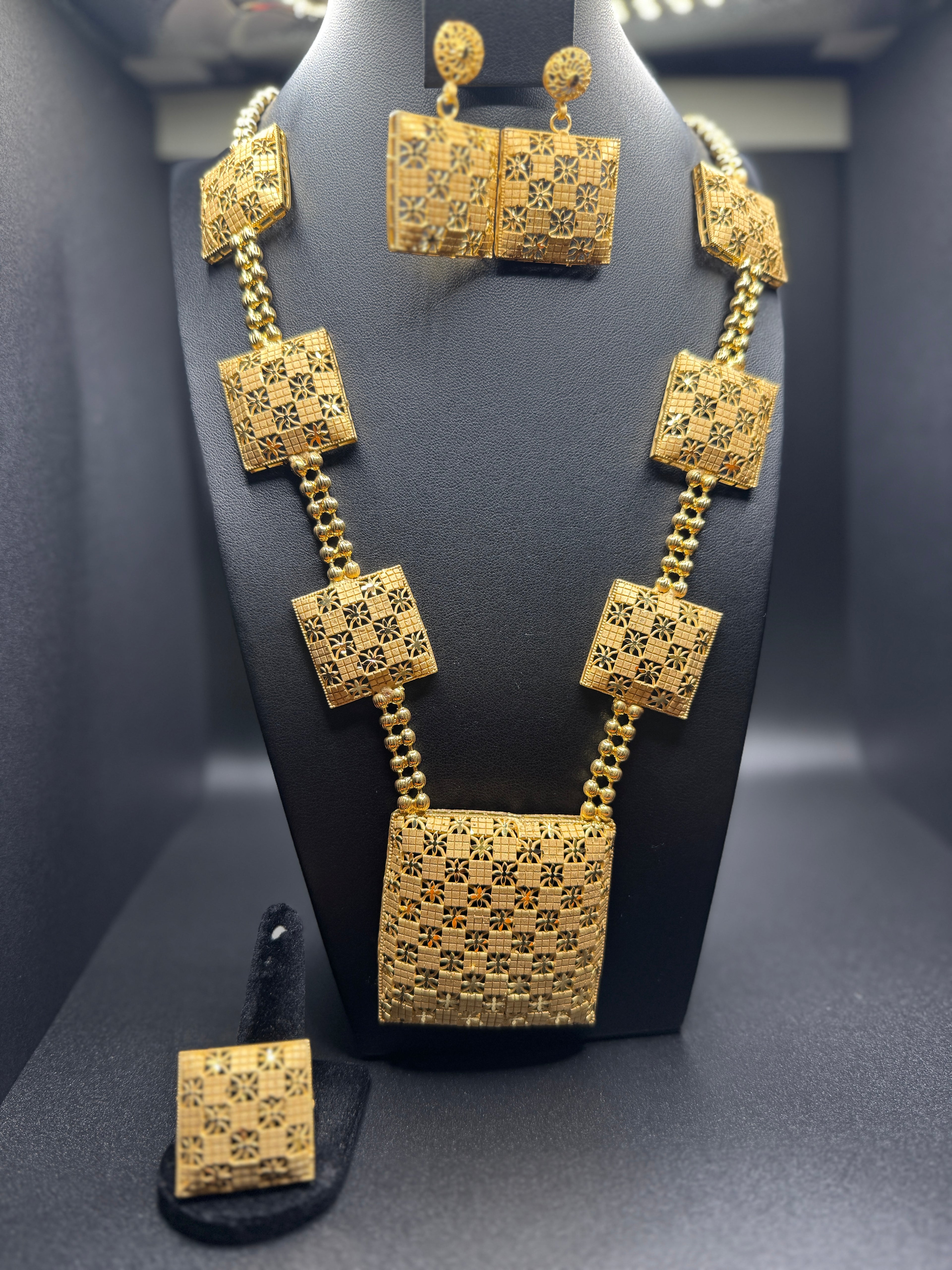 Royal Zaynah Square Filigree Gold Set