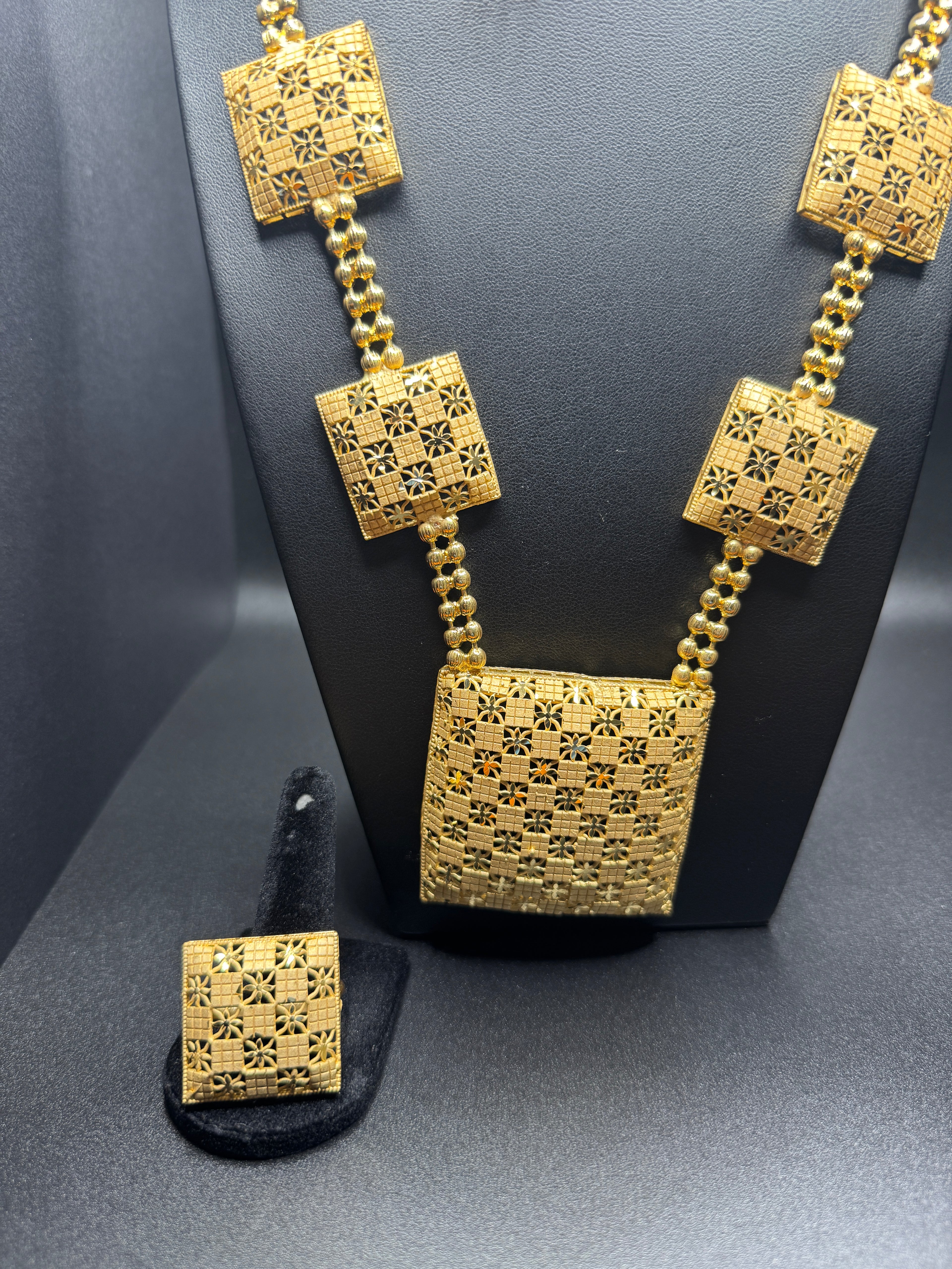 Royal Zaynah Square Filigree Gold Set
