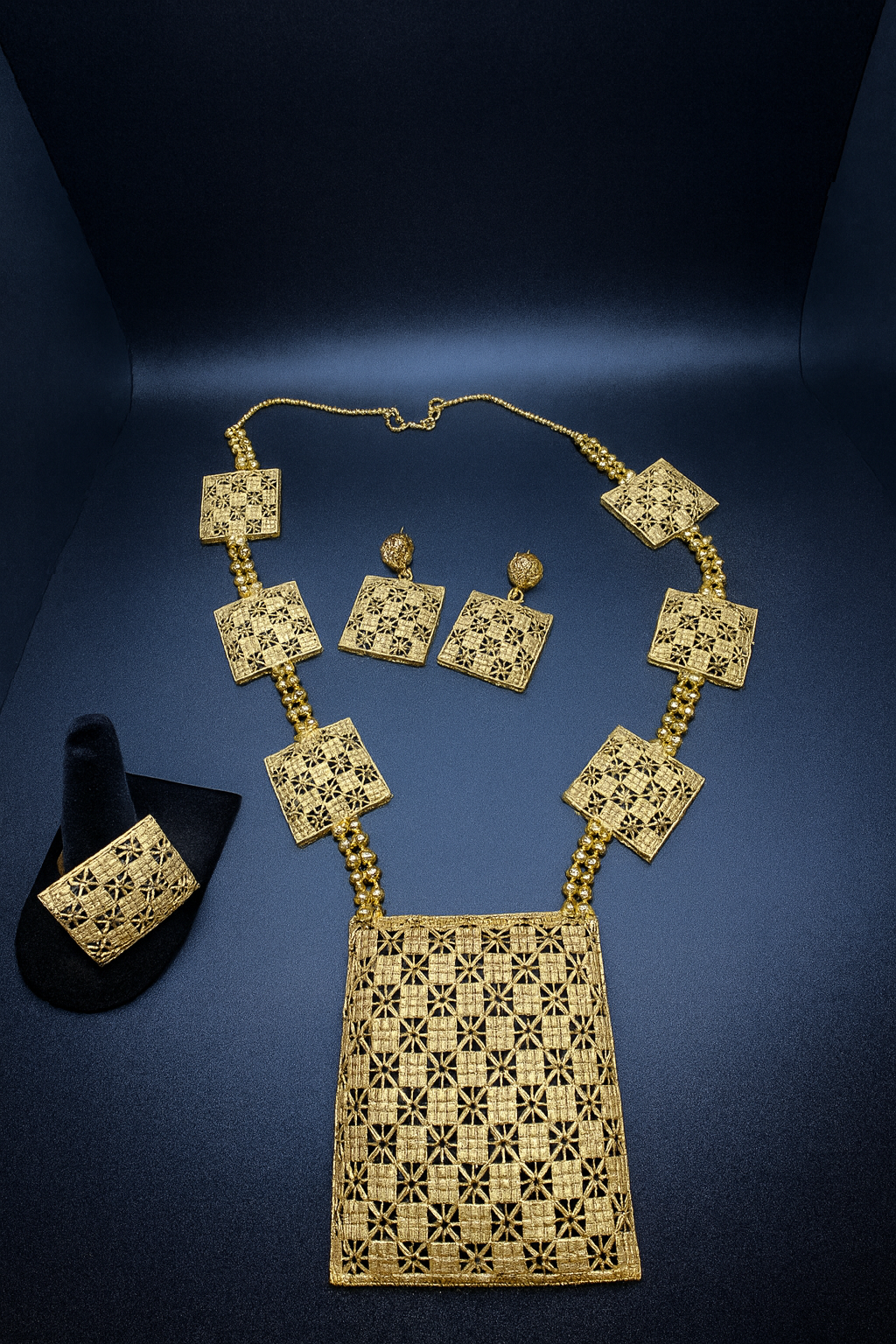Royal Zaynah Square Filigree Gold Set